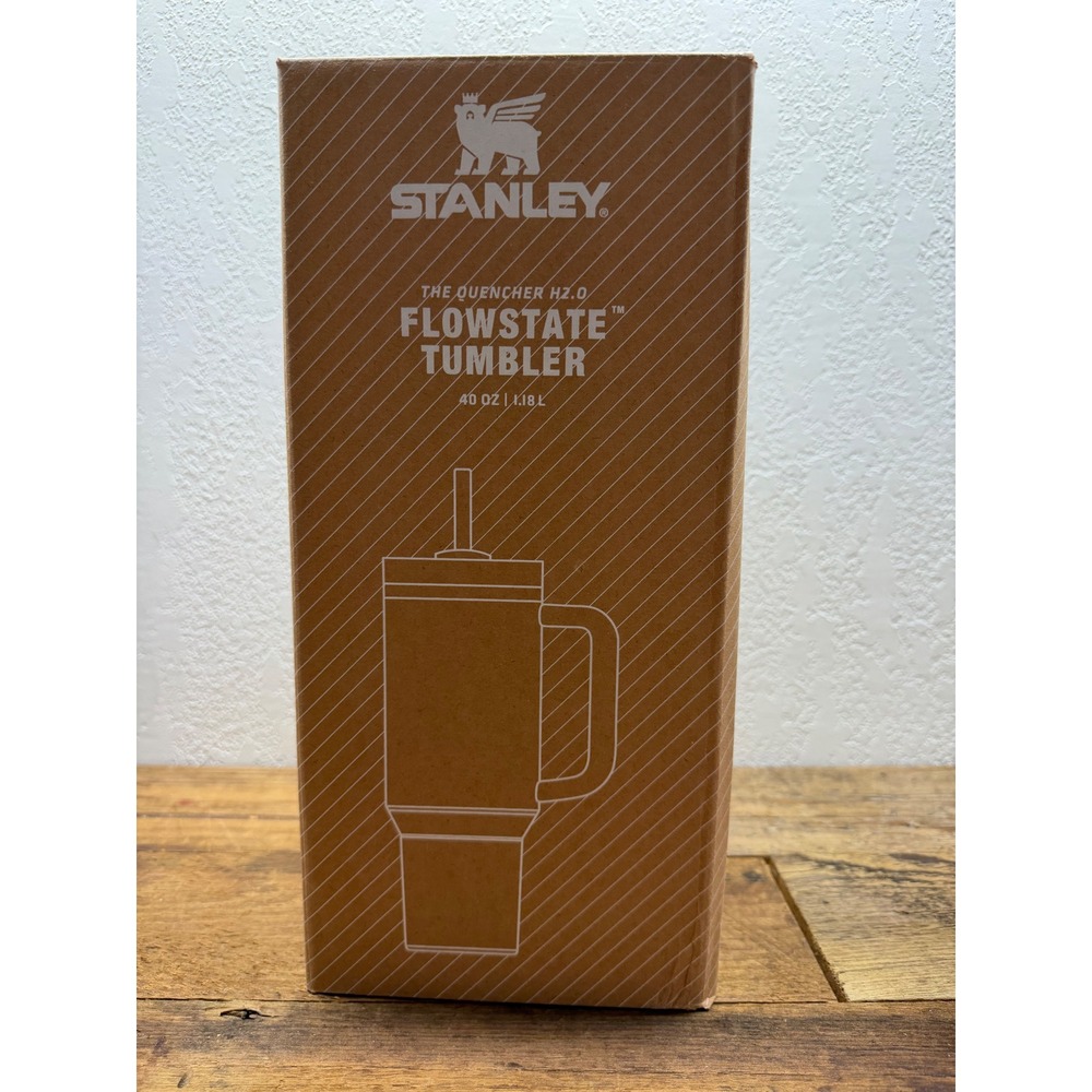 Stanley 40oz Quencher H2.0 FlowState Tumbler Betty Boop White Red Hearts New - Picture 4 of 4